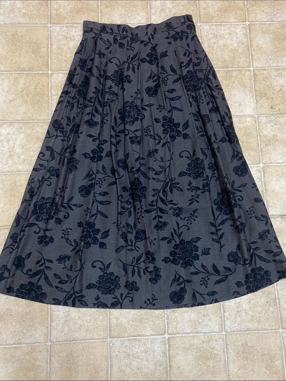 Worthington Style Vintage A-Line Midi Skirt in Black Floral Women’s Size 8P